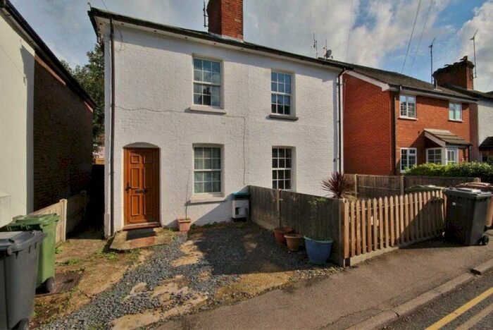 2 Bedroom Semi-Detached House To Rent In Cline Road, Guildford, GU1