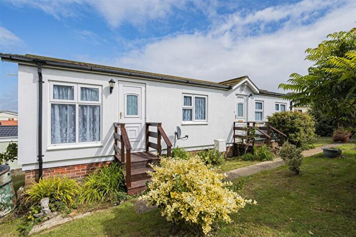 2 Bedroom Park Home For Sale In South Coast Road, Peacehaven, BN10