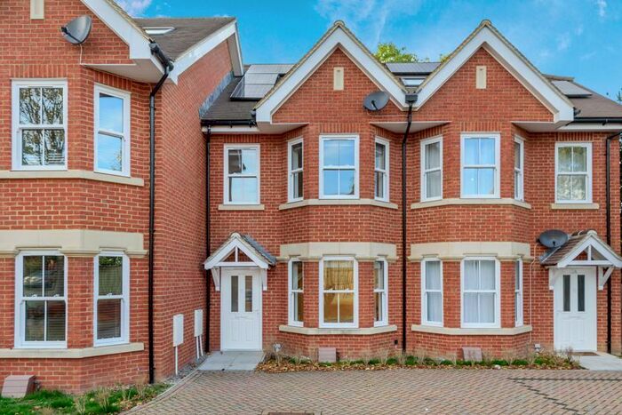 4 Bedroom Terraced House To Rent In Rocklands Drive, Sanderstead, South Croydon, CR2