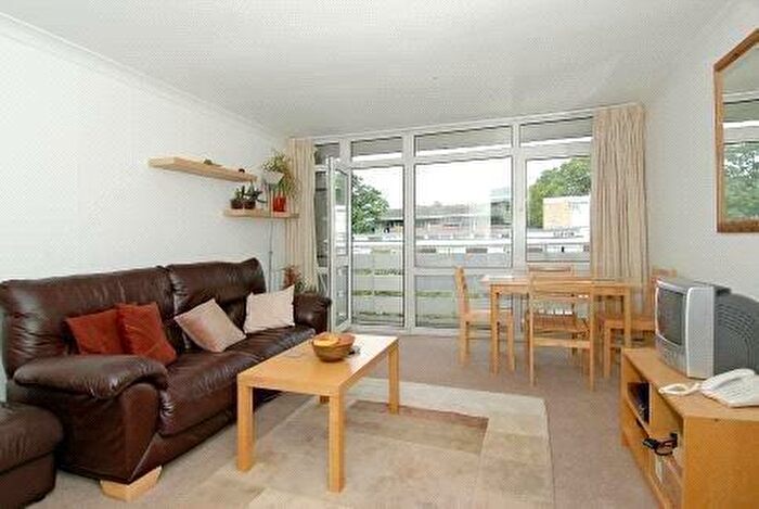 2 Bedroom Apartment To Rent In Woking, GU22