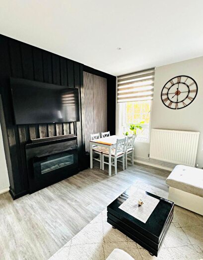 3 Bedroom Flat To Rent In Birchfield Street, London, E14