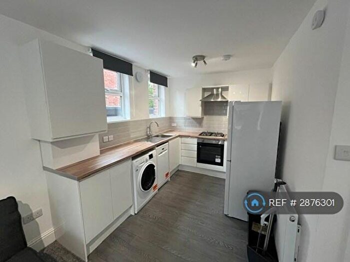 1 Bedroom Flat To Rent In Northen Grove, Manchester, M20