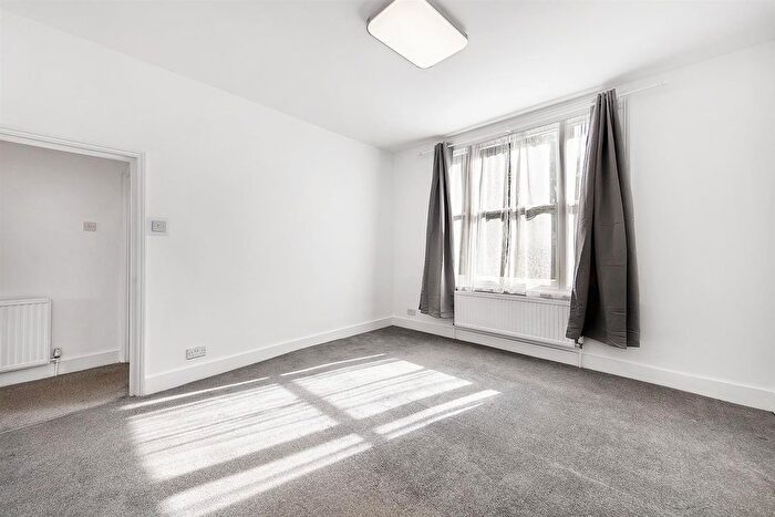 1 Bedroom Flat To Rent In Elsynge Road, London, SW18
