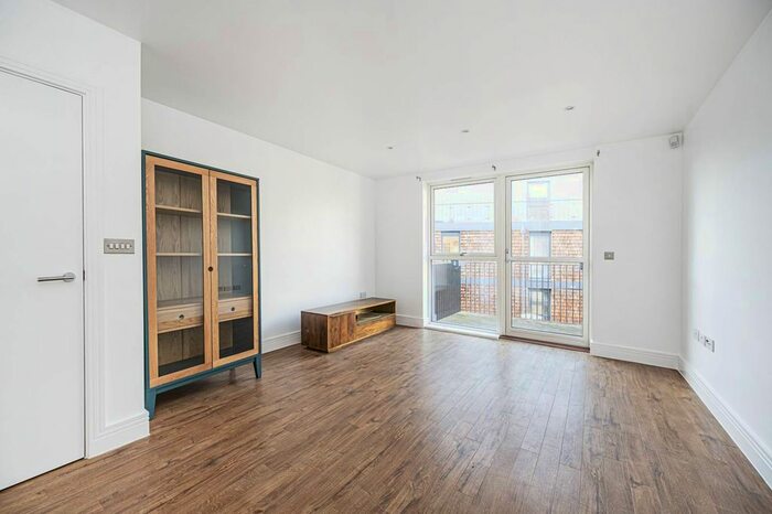 1 Bedroom Flat To Rent In Gunmakers Lane, Victoria Park, London, E3
