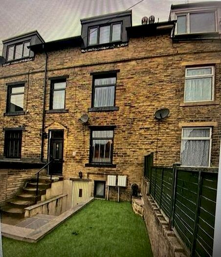 3 Bedroom Apartment To Rent In Fox Street, Bingley, BD16