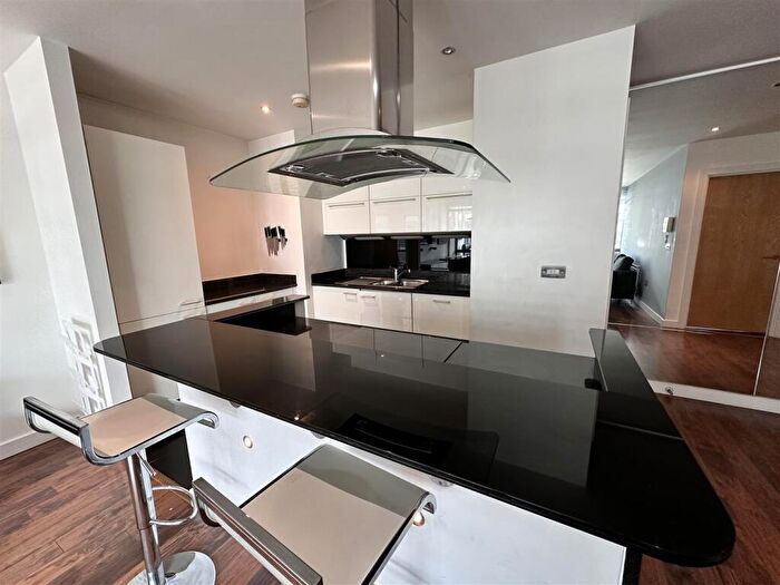 2 Bedroom Apartment To Rent In Deansgate, Manchester, M3