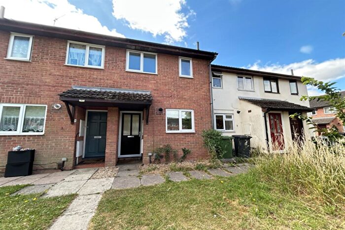 2 Bedroom House To Rent In Town Centre, RG21