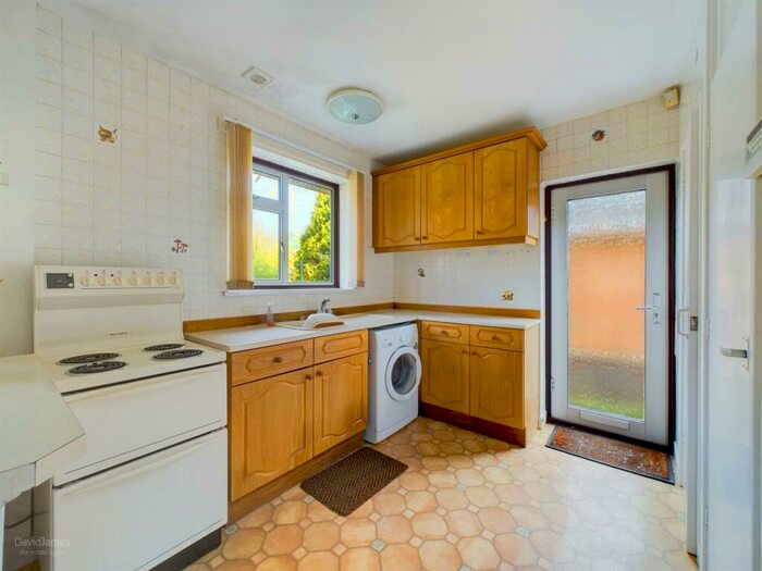 3 Bedroom Detached Bungalow For Sale In Covert Close (off Padleys Lane