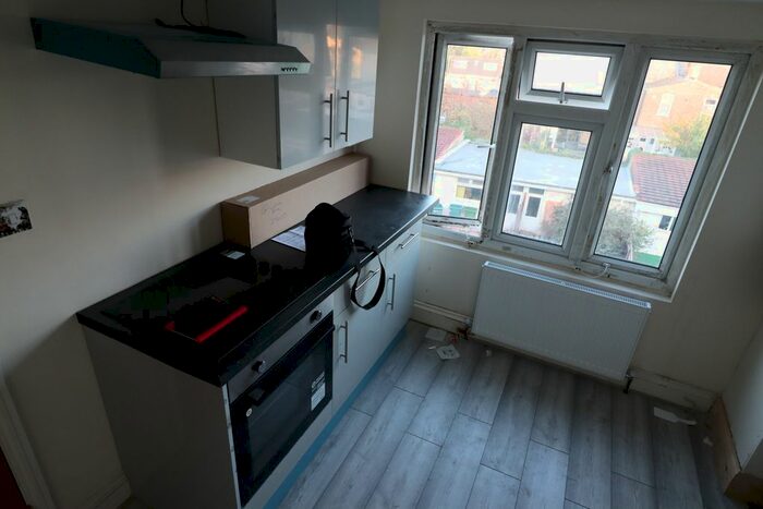 1 Bedroom Flat To Rent In Melbourne Road, Ilford, IG1