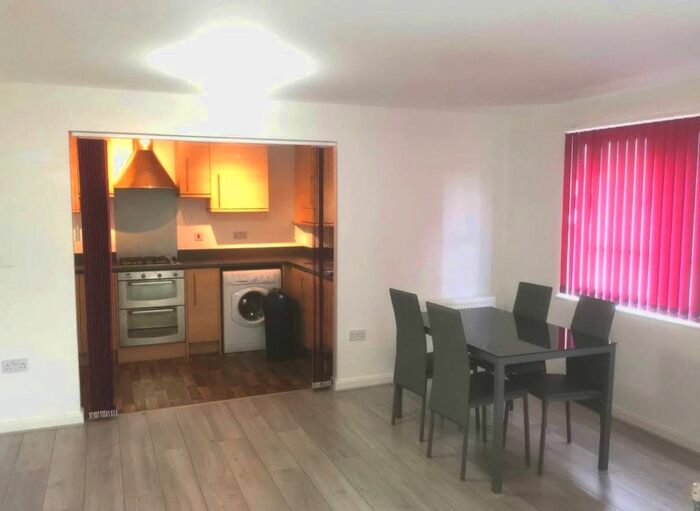 2 Bedroom Flat To Rent In St Margarets Court, Swansea, SA1