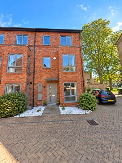 4 Bedroom Town House To Rent In Victoria Gardens, Hyde Park, Leeds, LS6