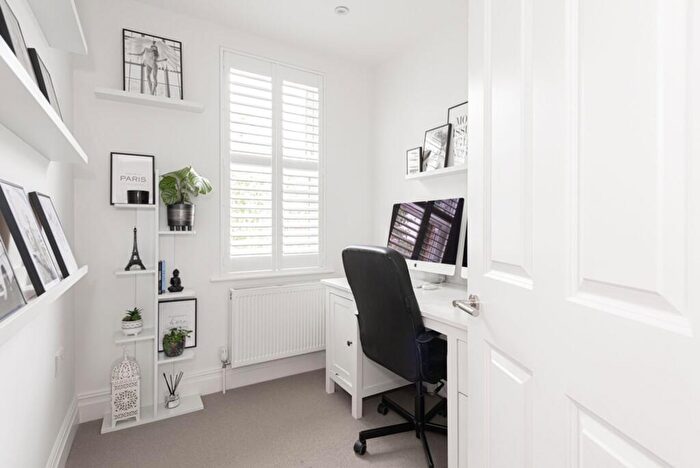 3 Bedroom Terraced House For Sale In Candle Mews East Molesey, KT8
