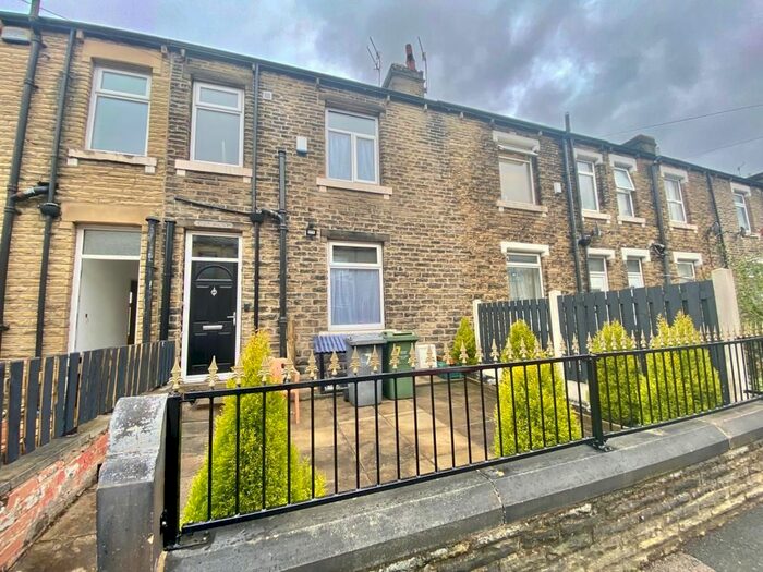 3 Bedroom Terraced House To Rent In Bell Street, Huddersfield, HD4