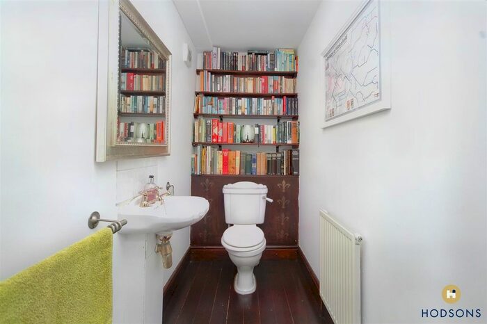 2 Bedroom Cottage For Sale In School Lane, Walton, Wakefield, WF2
