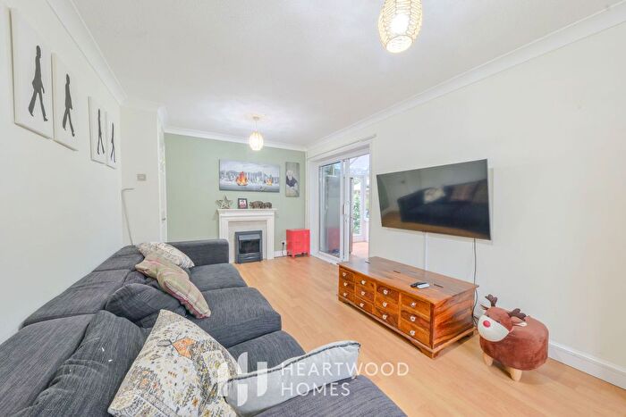 2 Bedroom Terraced Bungalow For Sale In Beverley Gardens, St Albans, AL4