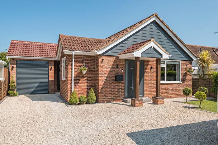 4 Bedroom Detached Bungalow For Sale In Sea Way, Pagham, PO21
