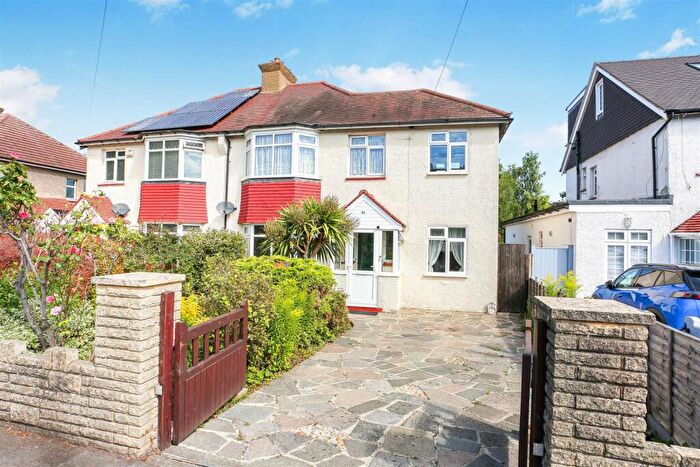 4 Bedroom Semi-Detached House For Sale In Beddington Gardens, Carshalton, SM5
