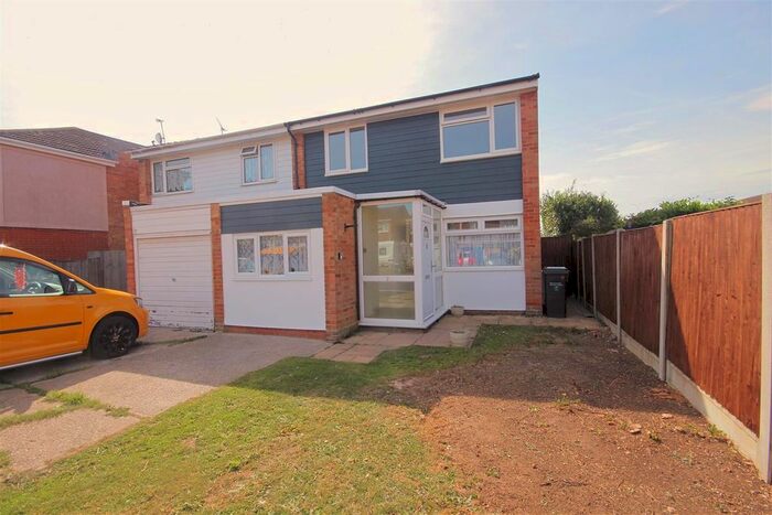 3 Bedroom Semi-Detached House To Rent In Jellicoe Way, Braintree, CM7