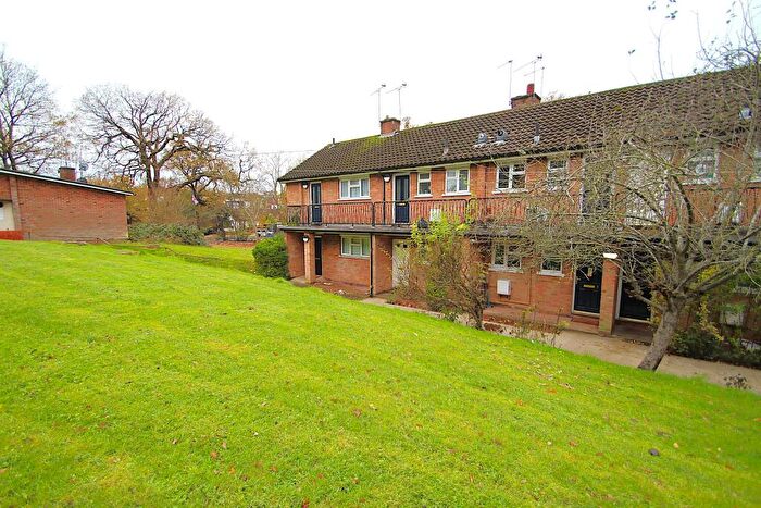 1 Bedroom Apartment To Rent In Oakley Court, Hillyfields, Loughton, IG10