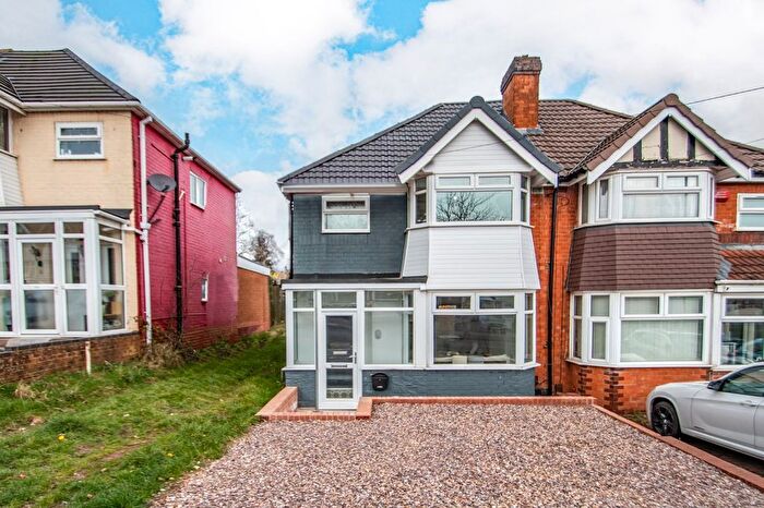 3 Bedroom Semi-Detached House To Rent In Farren Road, Birmingham, West Midlands, B31