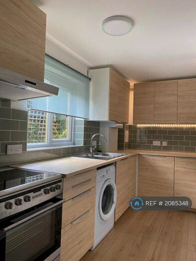 2 Bedroom Flat To Rent In Davey Close, London, N13