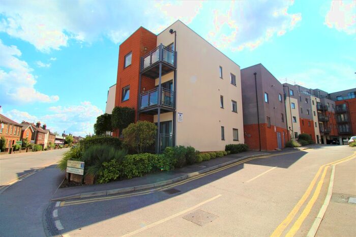 1 Bedroom Flat To Rent In King Edwards Court, Walnut Tree Close, Guildford, GU1