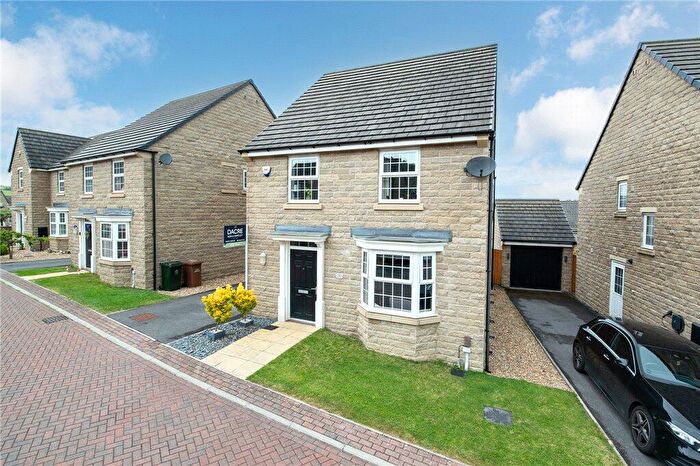 4 Bedroom Detached House For Sale In Castle Stead Crescent, Cullingworth, BD13