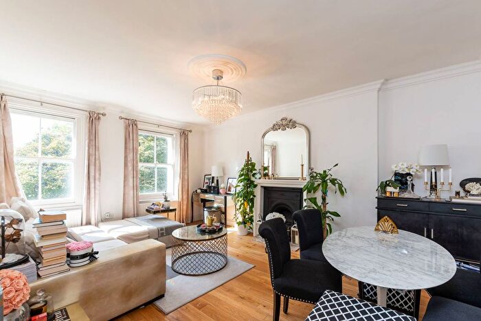 2 Bedroom Flat To Rent In Warwick Road, Earls Court, London, SW5