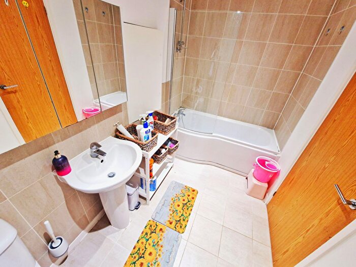 2 Bedroom Flat To Rent In St Andrews Rd, St Andrews Rd, Uxbridge, UB10