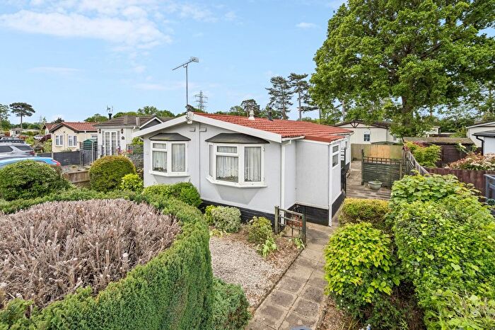 3 Bedroom Park Home For Sale In Orchards Residential Park, Slough, SL3