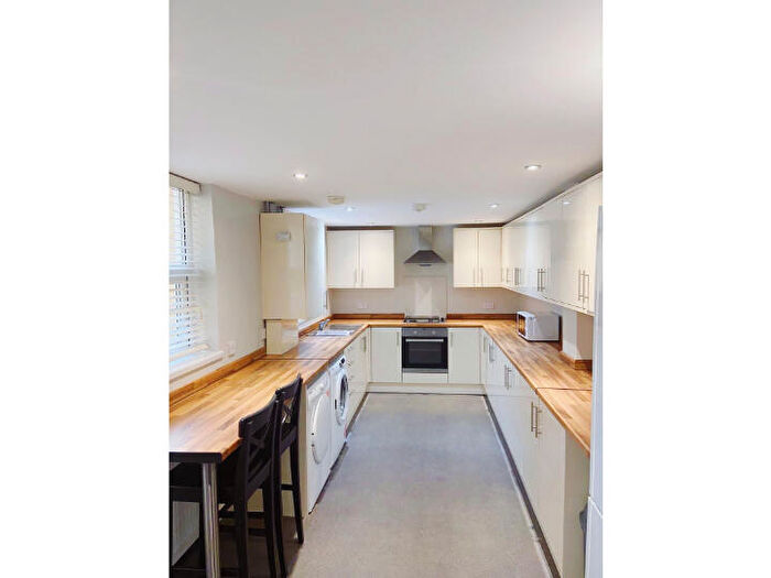 6 Bedroom Terraced House To Rent In Empress Road, Kensignton, L7