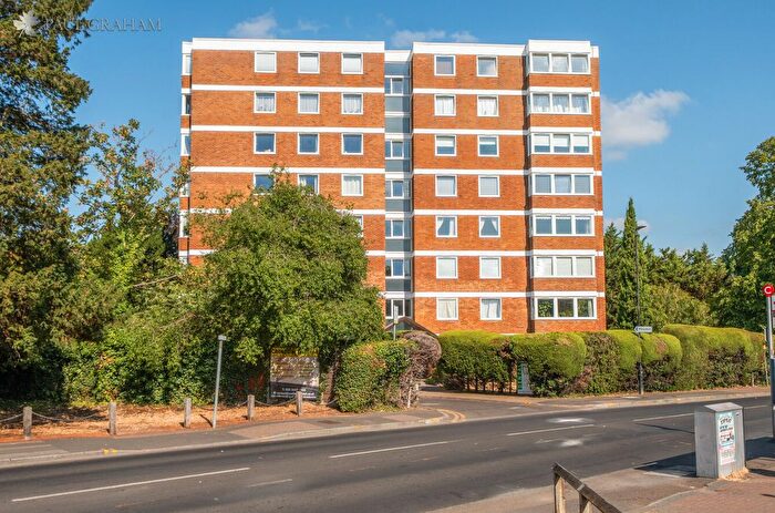 2 Bedroom Flat For Sale In North Street, Carshalton, SM5