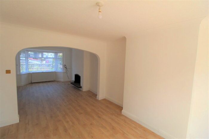 3 Bedroom Semi-Detached House To Rent In Oakleigh Avenue, Edgware, HA8
