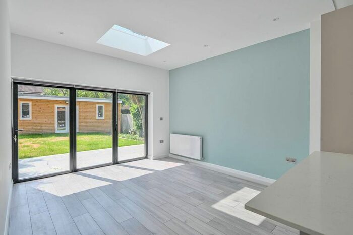 2 Bedroom Flat To Rent In Devonshire Road, Colliers Wood, London, SW19