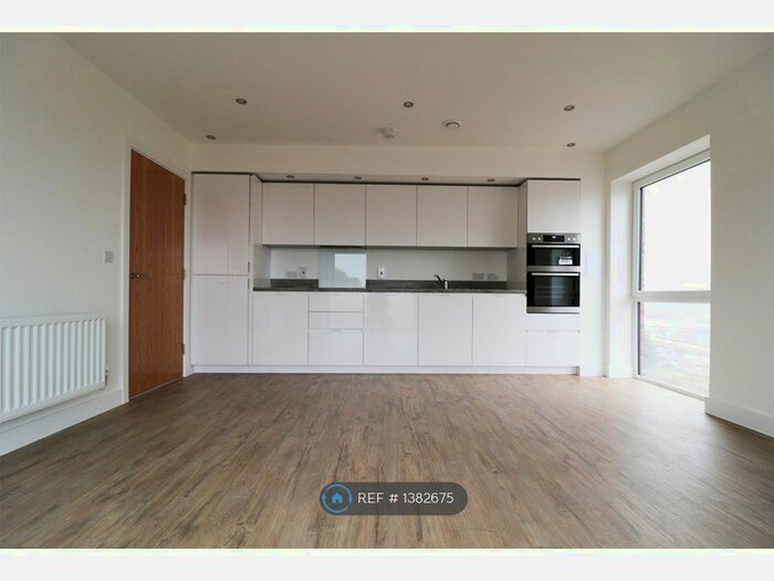 2 Bedroom Flat To Rent In Brooklands Court, Luton, LU2