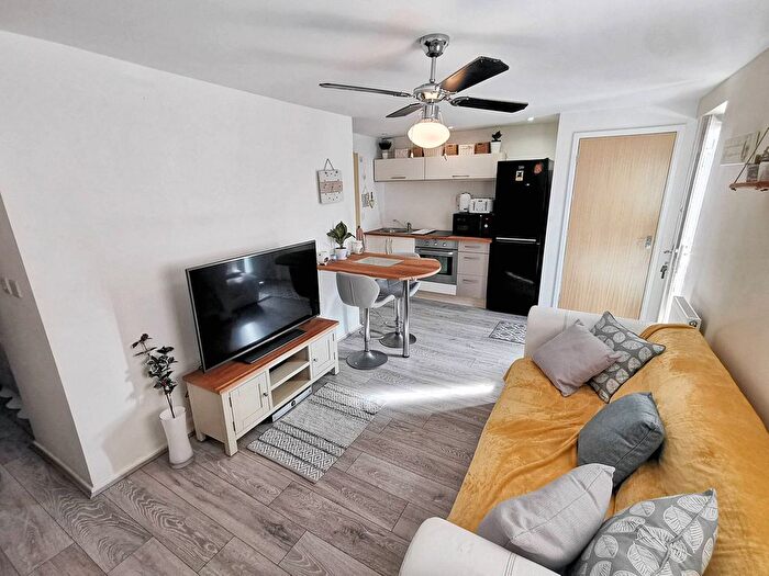 1 Bedroom Flat For Sale In Mill Meadow, Bridgend, CF33