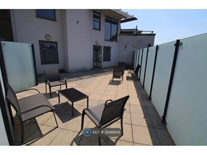 2 Bedroom Flat To Rent In Winders Road, London, SW11