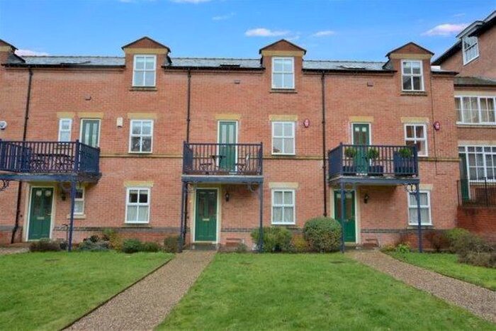 3 Bedroom Mews House To Rent In Brook House Mews, Derby DE65