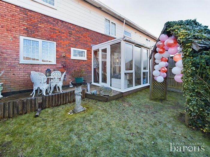 3 Bedroom End Of Terrace House For Sale In Bach Close, Brighton Hill, Basingstoke, RG22
