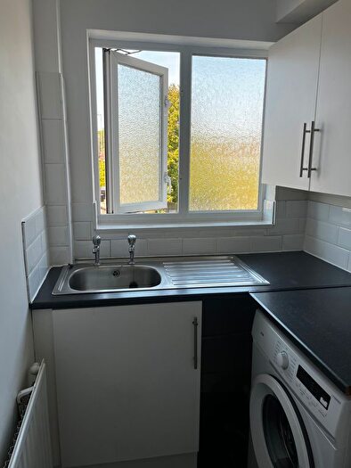 Studio To Rent In New Road, London, E4