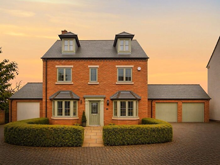 5 Bedroom Detached House For Sale In Bridge Walk, Deanshanger, Milton Keynes, MK19