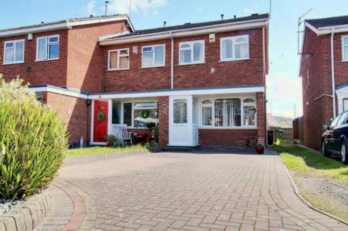 2 Bedroom End Of Terrace House To Rent In Cosford Drive, Dudley, DY2