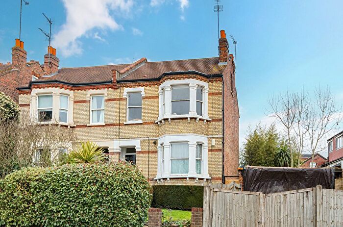 4 Bedroom Semi Detached House For Sale In Longmore Avenue, Barnet, EN5