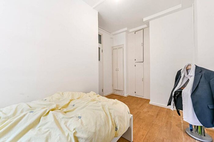 2 Bedroom Flat For Sale In Portpool Lane, Farringdon, London, EC1N