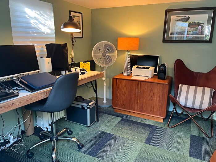 2 Bedroom Cottage For Sale In Church Walk, Chertsey, KT16