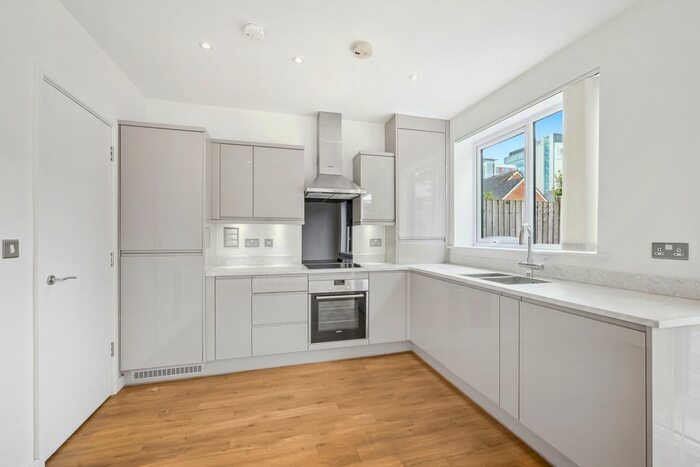 4 Bedroom End Of Terrace House To Rent In Reynard Way, Brentford, Brentford, TW8