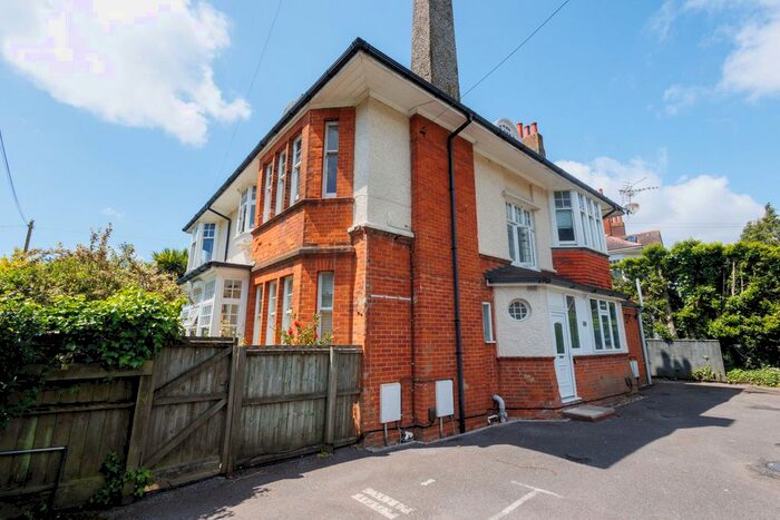 2 Bedroom Flat To Rent In Beechey Road, Bournemouth, BH8