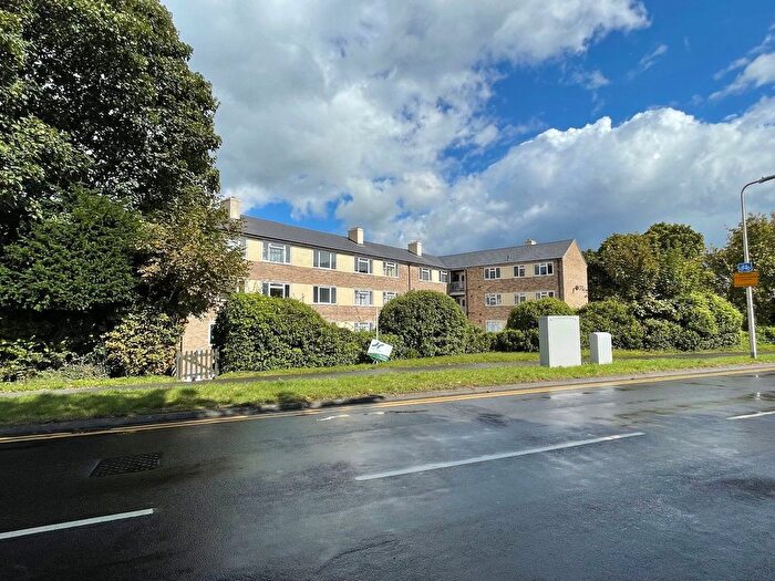 2 Bedroom Flat To Rent In Old Bath Road, Newbury, RG14