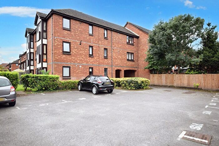 1 Bedroom Flat For Sale In Farriers Road, Epsom, KT17