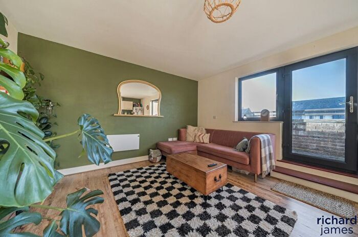 1 Bedroom Flat For Sale In Fire Fly Avenue, Swindon, SN2